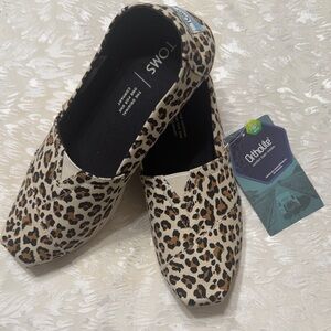 TOMS Women's Leopard Print Flats